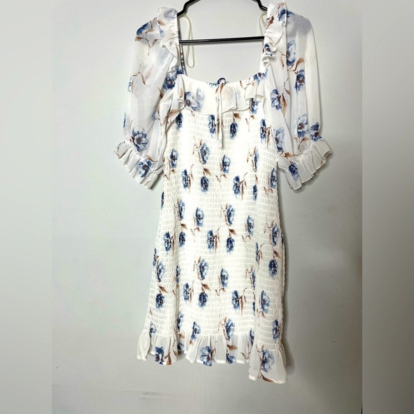 Elegant White and Blue Floral Mini Dress - Picture 3 of 9